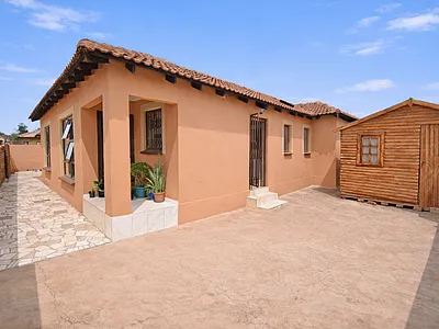 3 Bedroom House For Sale in Spruit View, Katlehong - img