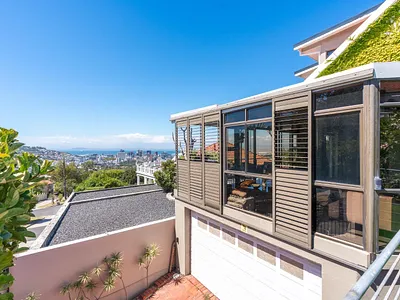 6 Bedroom House For Sale in Cape Town - lsif.webp