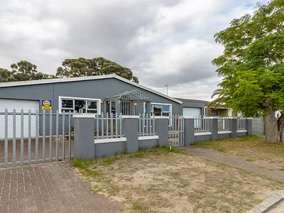 3 Bedroom House For Sale in Cape Town - MB2n.webp