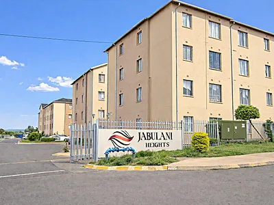 3 Bedroom Apartment For Sale in Soweto - img