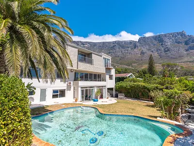 6 Bedroom House For Sale in Cape Town - izH2.webp