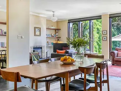 4 Bedroom House To Rent in Cape Town - 7kvN.webp