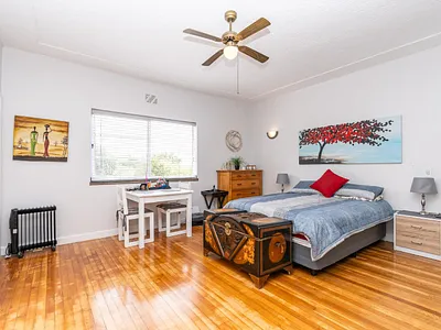 0.5 Bedroom Apartment To Rent in Cape Town - vrrP.webp