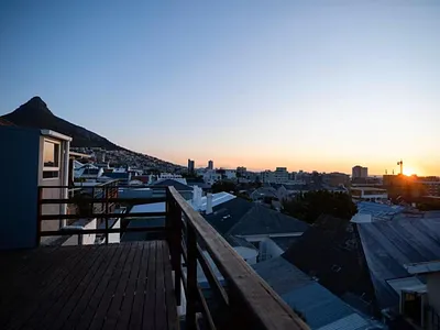 2 Bedroom House To Rent in Cape Town - KrcX.webp