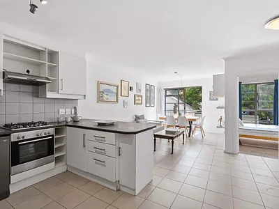 2 Bedroom Apartment To Rent in Cape Town - rGBK.webp