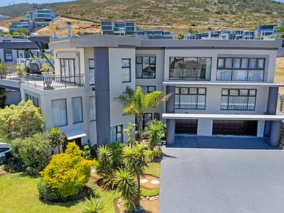 8 Bedroom House For Sale in Parow - EFR0.webp