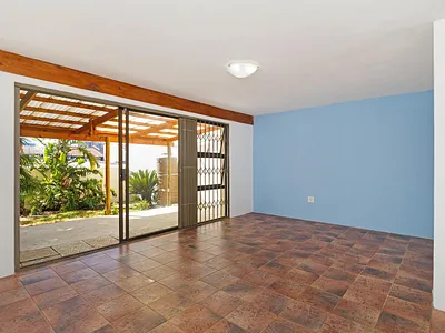 3 Bedroom Townhouse For Sale in Cape Town - QgIH.webp