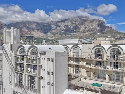 2 Bedroom Apartment For Sale in Cape Town - et1H.webp