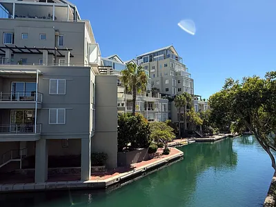 Commercial Property To Rent in Cape Town - img