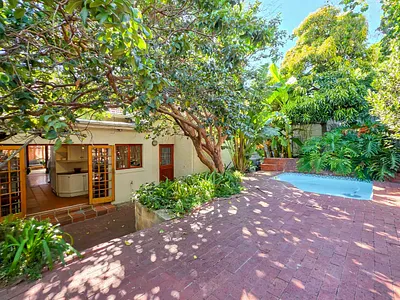 6 Bedroom House For Sale in Cape Town - img