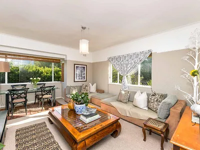 2 Bedroom Apartment For Sale in Cape Town - 8JSy.webp