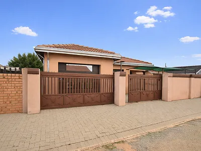 4 Bedroom House For Sale in Etwatwa, Benoni - iuZU.webp
