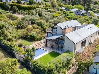 6 Bedroom House For Sale in Hout Bay - 2yX8.webp