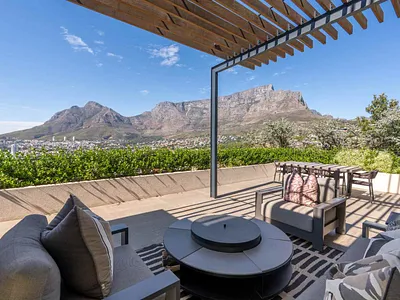 4 Bedroom House For Sale in Cape Town - GHhY.webp