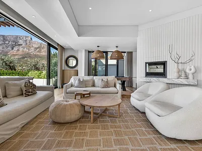 4 Bedroom House For Sale in Cape Town - bUk4.webp