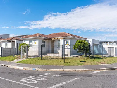 3 Bedroom House For Sale in Milnerton - 3sKg.webp