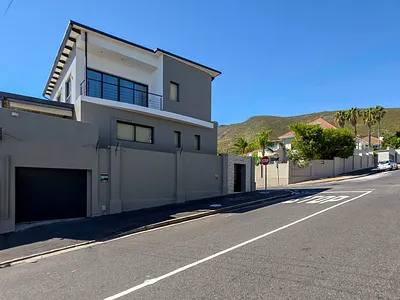 3 Bedroom House For Sale in Cape Town - ScIq.webp