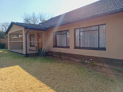 3 Bedroom House For Sale in Benoni - z3Y6.webp