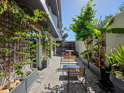2 Bedroom Apartment For Sale in Cape Town - Vnrr.webp