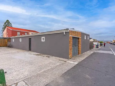 3 Bedroom House For Sale in Mitchells Plain - Hkl2.webp