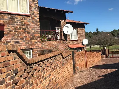 3 Bedroom Townhouse For Sale in Johannesburg - img