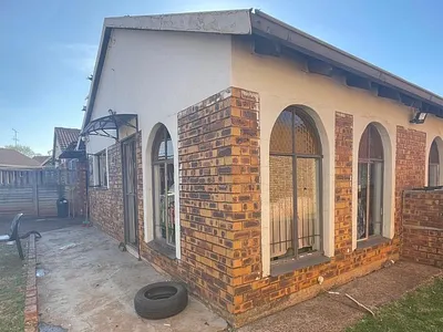 3 Bedroom House For Sale in Bakerton, Springs - img