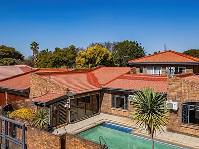 4 Bedroom House For Sale in Benoni - 27fv.webp