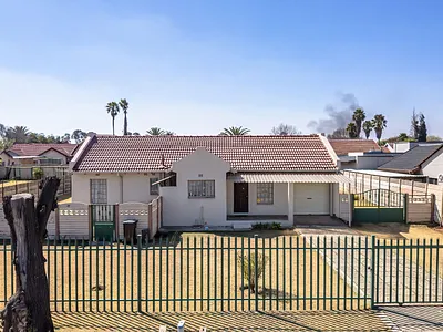 3 Bedroom House For Sale in Benoni - 4y1J.webp