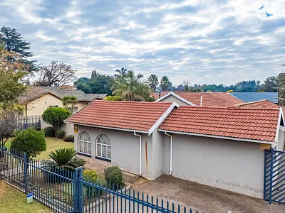 5 Bedroom House For Sale in Benoni - e94O.webp