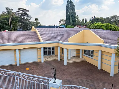 3 Bedroom House For Sale in Benoni - P9wu.webp