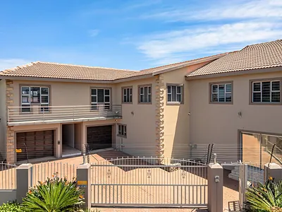 6 Bedroom House For Sale in Benoni - neIa.webp