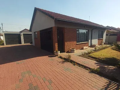 3 Bedroom House For Sale in Bakerton, Springs - img