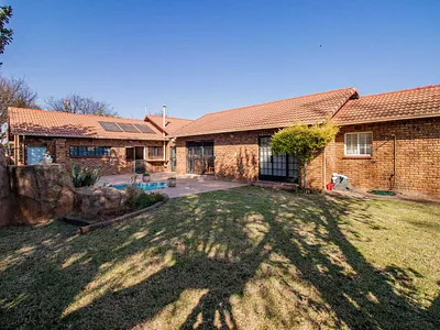 4 Bedroom House For Sale in Springs - nd6W.webp