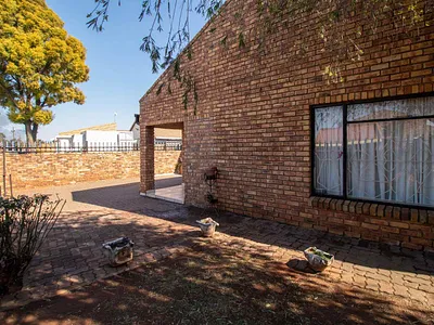 3 Bedroom House For Sale in Bakerton, Springs - img