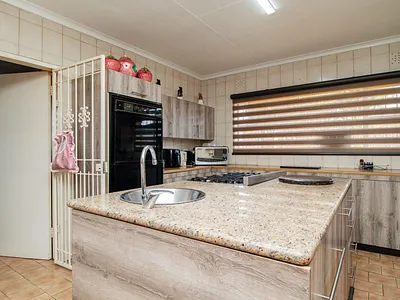 3 Bedroom House For Sale in Bakerton, Springs - AZz4.webp