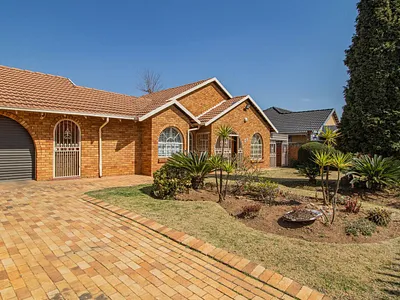 4 Bedroom House For Sale in Bakerton, Springs - PszZ.webp