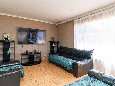5 Bedroom House For Sale in Springs - wZsj.webp