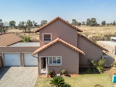 3 Bedroom Townhouse For Sale in Benoni - aCke.webp