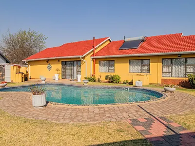 4 Bedroom House For Sale in Benoni - BQf3.webp