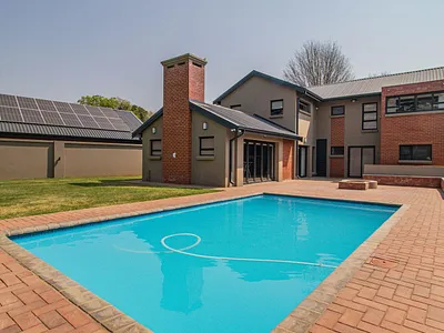 7 Bedroom House For Sale in Benoni - hVDB.webp