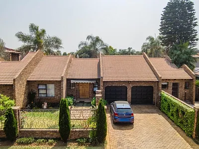 4 Bedroom House For Sale in Benoni - n8J9.webp