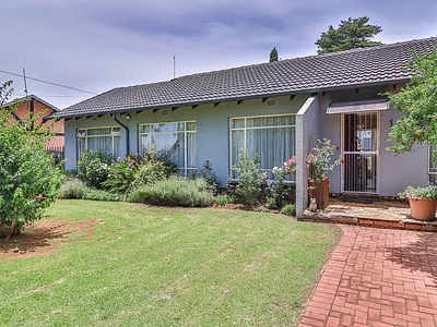 3 Bedroom House For Sale in Benoni - idI3.webp