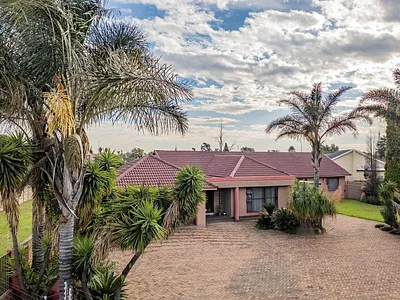 4 Bedroom House For Sale in Benoni - QUtI.webp