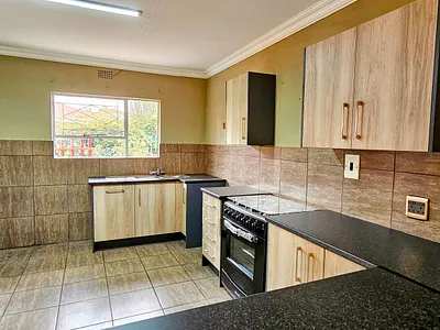 2 Bedroom Townhouse For Sale in Vereeniging - 8p9c.webp