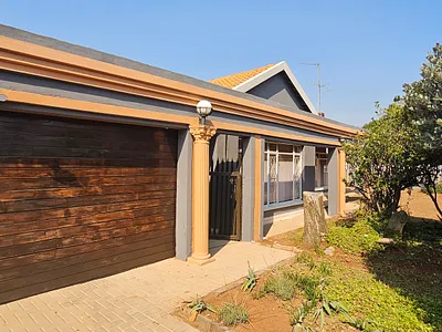 3 Bedroom House For Sale in Risiville, Vereeniging - X2LN.webp