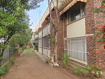 2 Bedroom Apartment For Sale in Vereeniging - Yz8I.webp