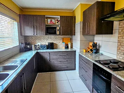 3 Bedroom Apartment For Sale in Vereeniging - KoOI.webp
