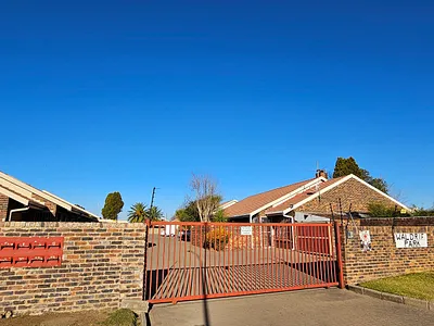 3 Bedroom Townhouse For Sale in Vereeniging - uLAE.webp