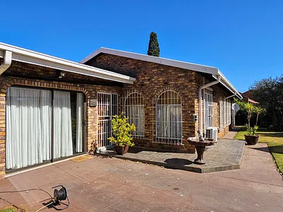 3 Bedroom House For Sale in Risiville, Vereeniging - hYGU.webp