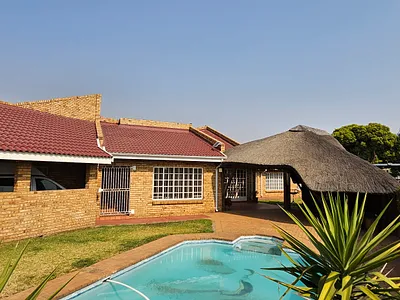 4 Bedroom House For Sale in Vereeniging - Uj6H.webp